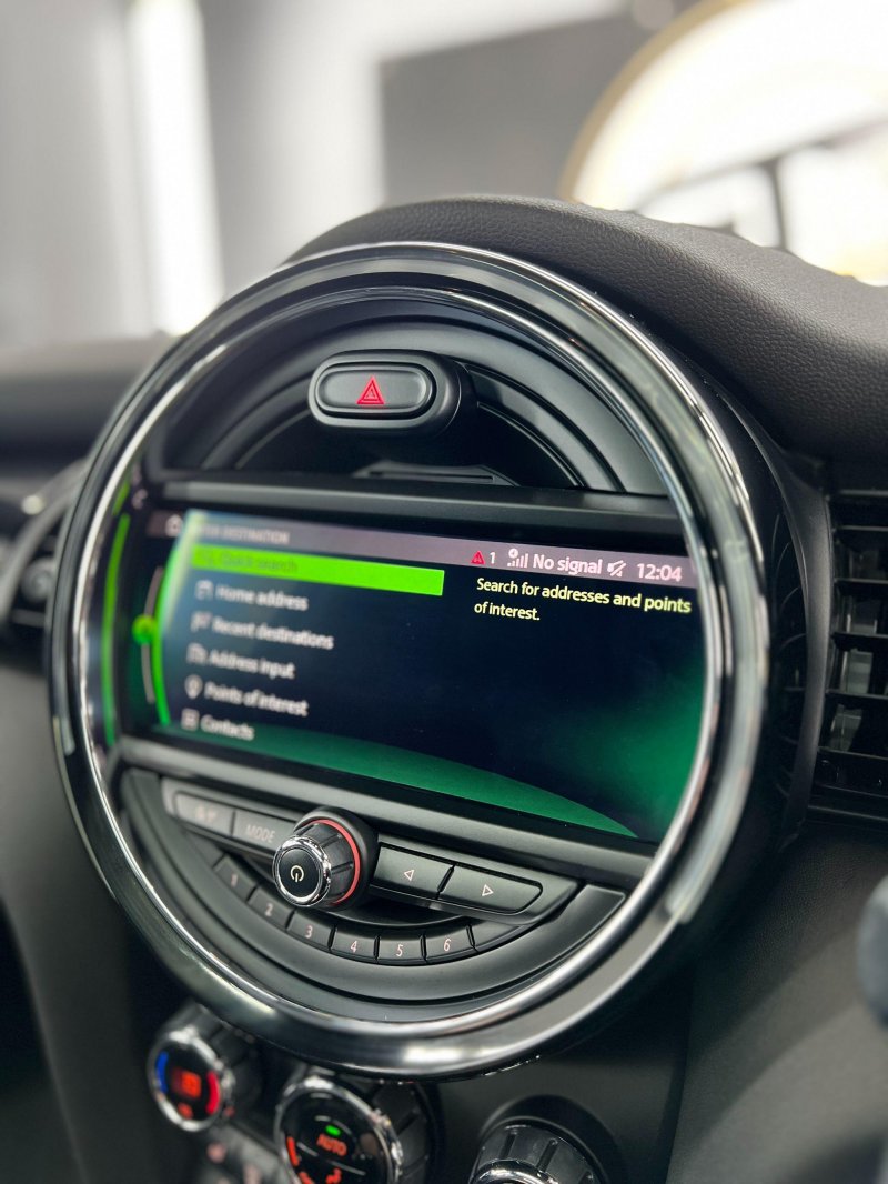 MINI HATCH