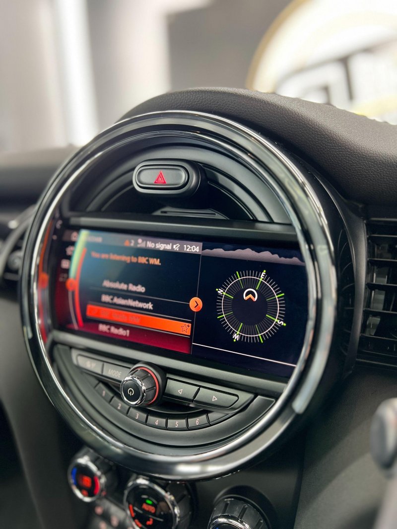 MINI HATCH