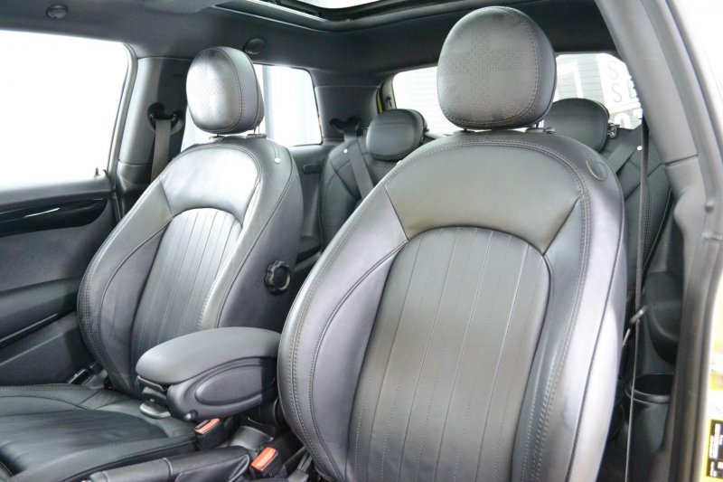 MINI HATCH