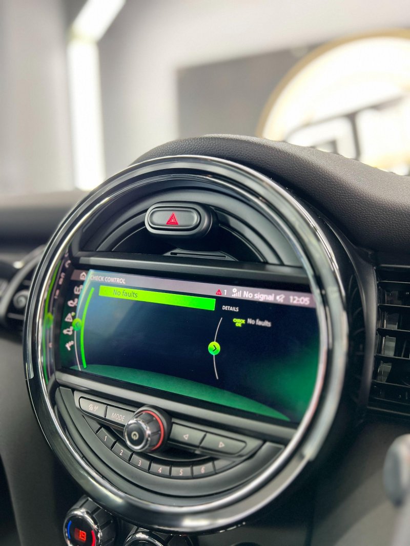 MINI HATCH