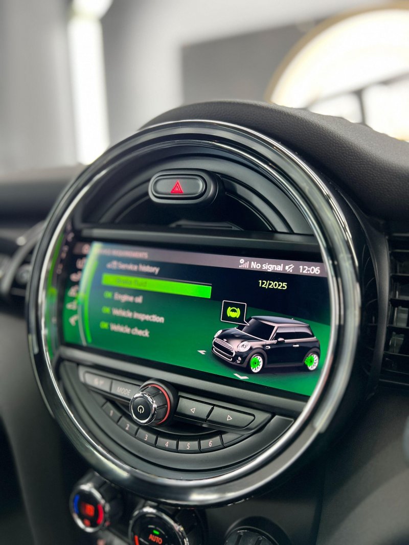 MINI HATCH
