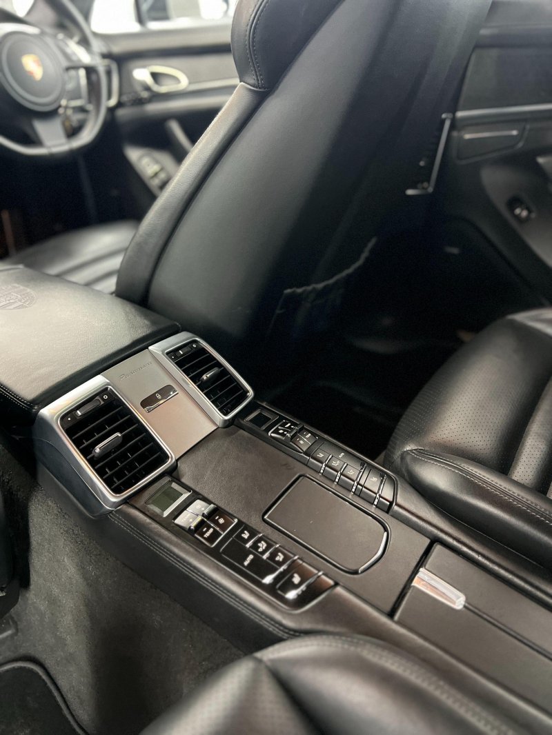 PORSCHE PANAMERA