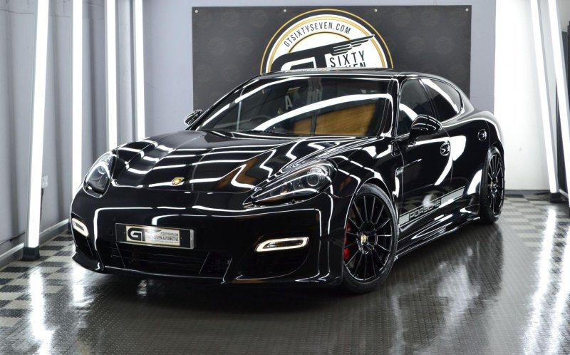 PORSCHE PANAMERA