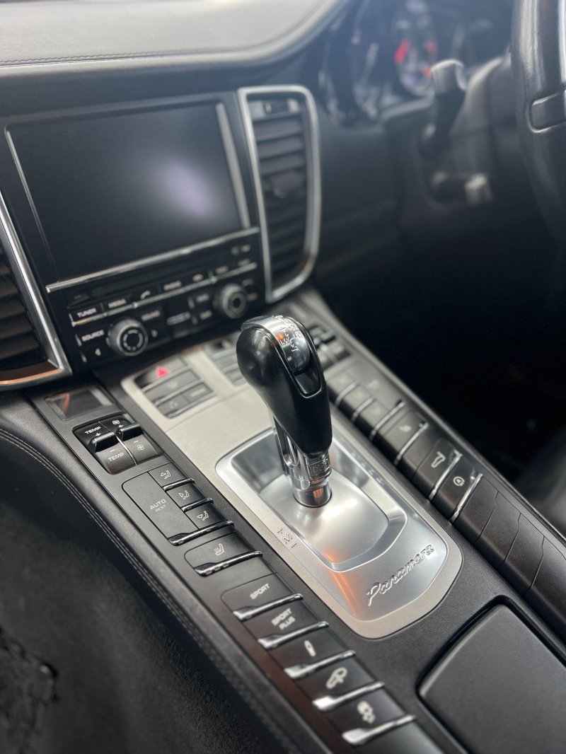 PORSCHE PANAMERA