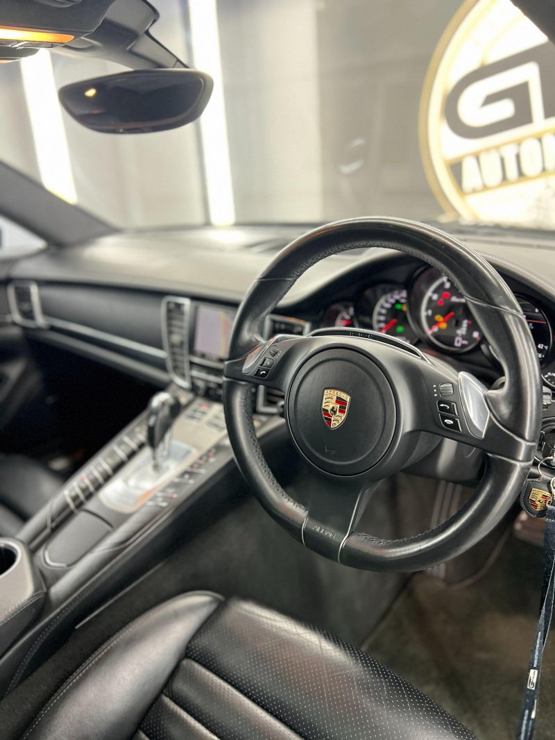 PORSCHE PANAMERA