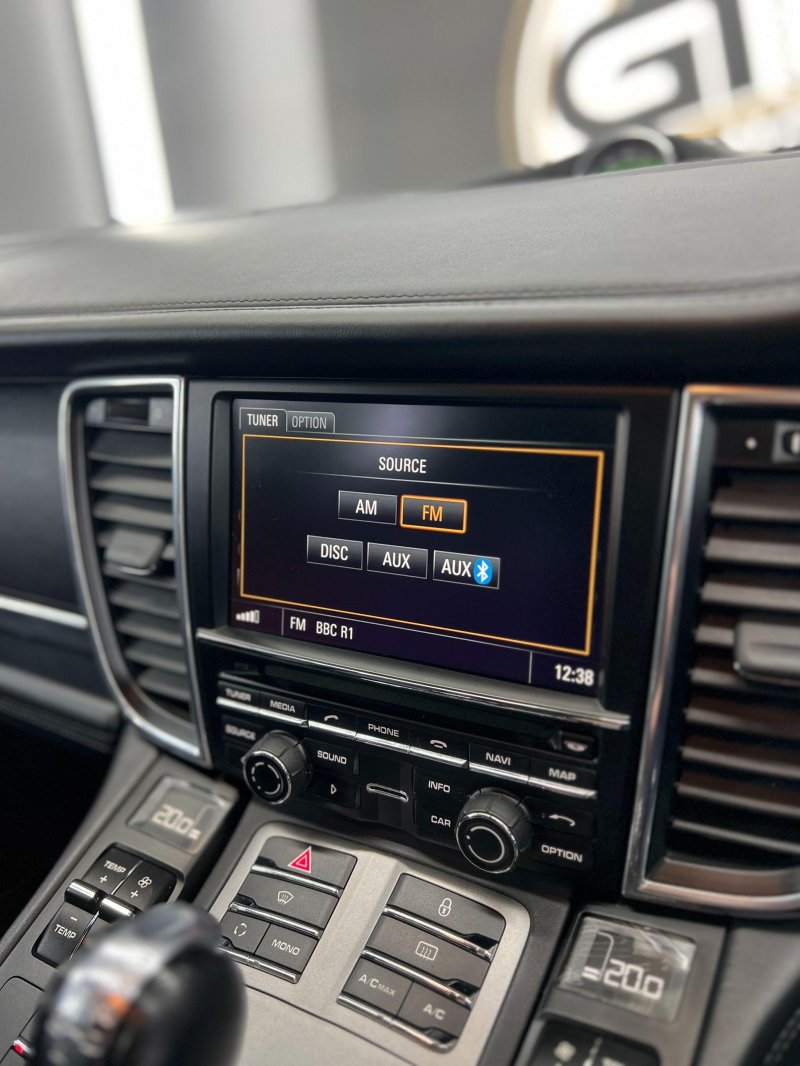 PORSCHE PANAMERA