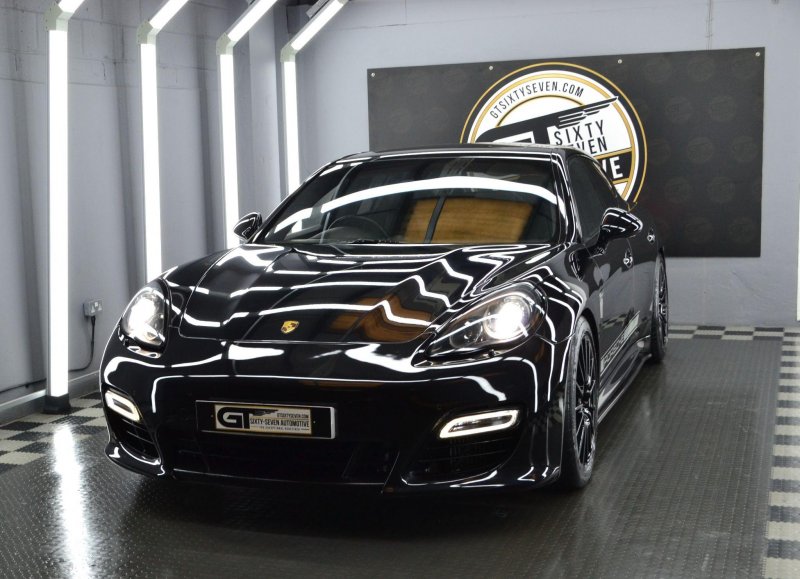 PORSCHE PANAMERA
