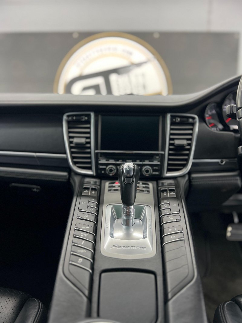PORSCHE PANAMERA