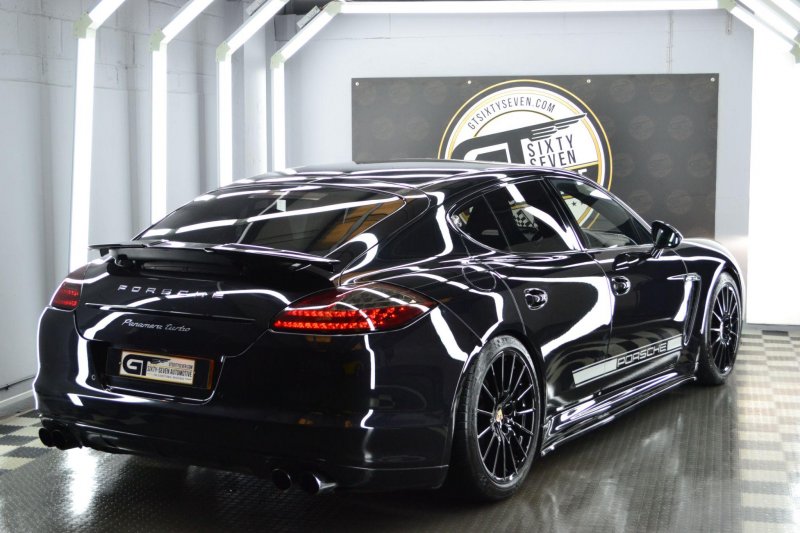 PORSCHE PANAMERA