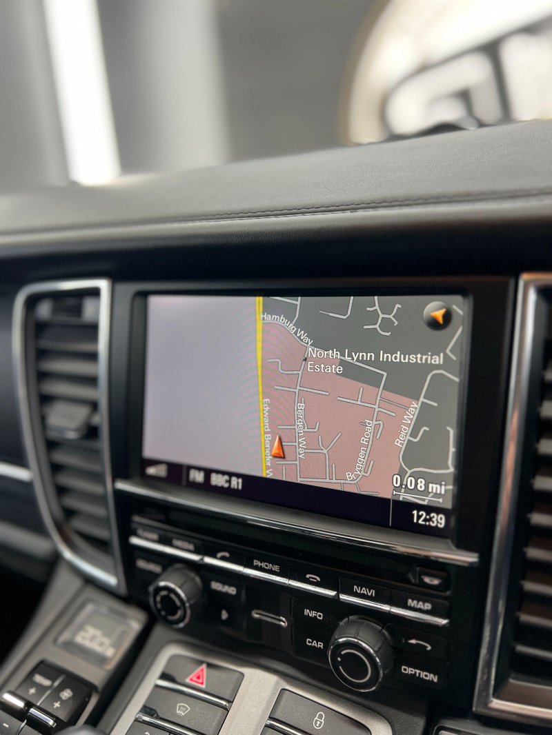 PORSCHE PANAMERA